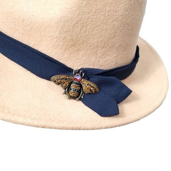 Wool bee adjustable one size hat - Picture 2 of 8
